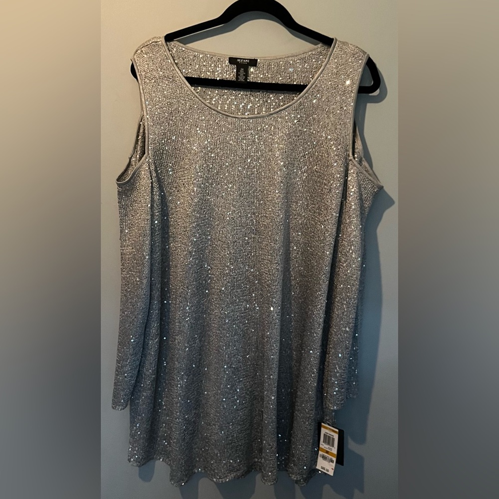 Alfani Women Elegant Silver Sleeveless Top. Sequins. New w/tags. Women’s size 3X